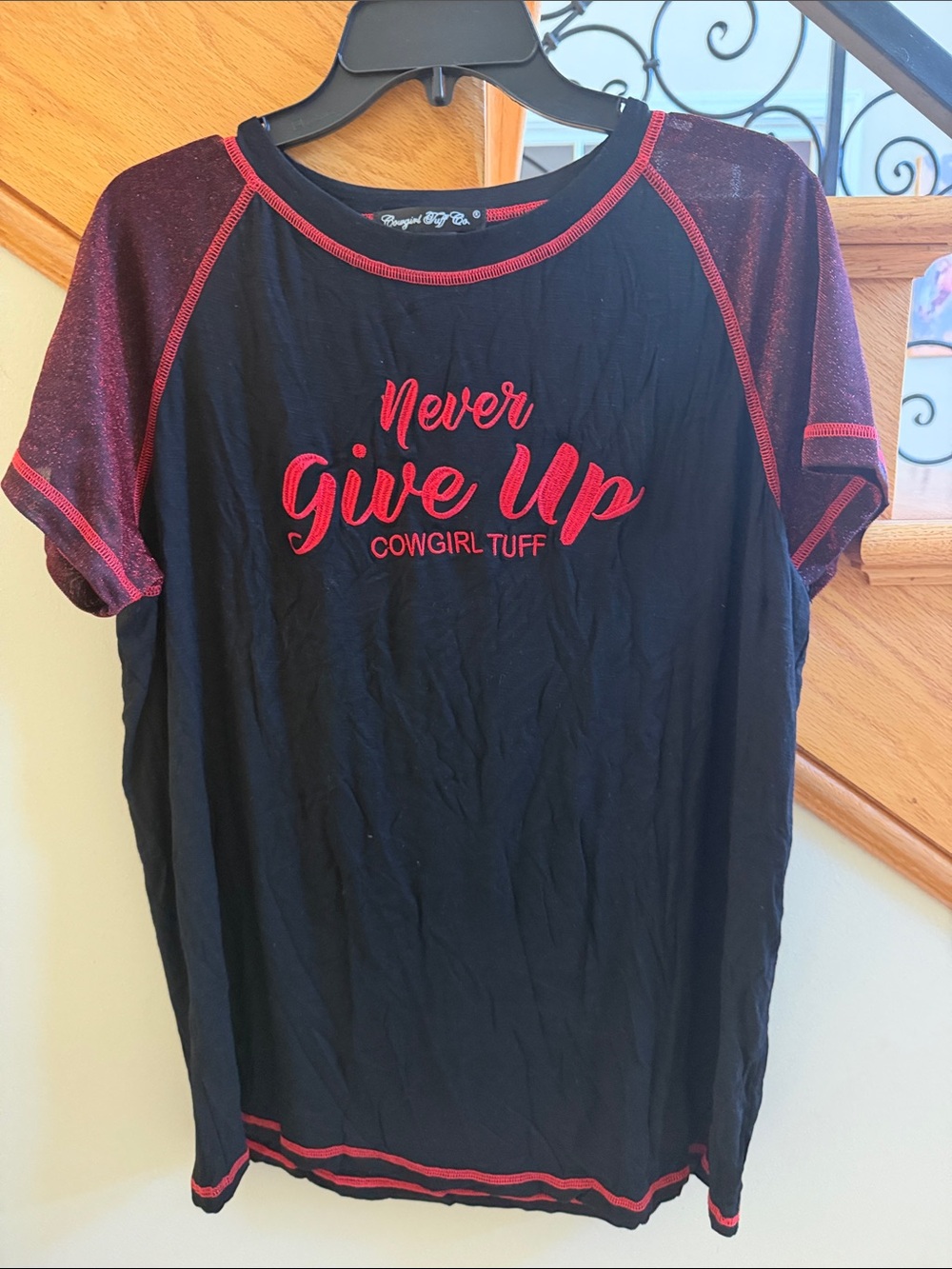 Cowgirl Tuff Black & Red 'Never Give Up' Short Sleeve Tee Size Large New